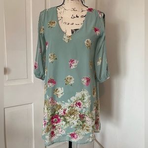 Lulu’s Floral Short Flowy Dress Long Slit Sleeves Size Small